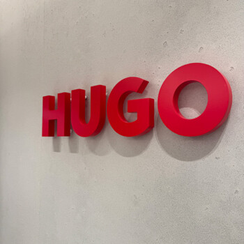 Enseigne lettres en volume boutique Hugo Enseignes - Lettres en volume boutique Hugo